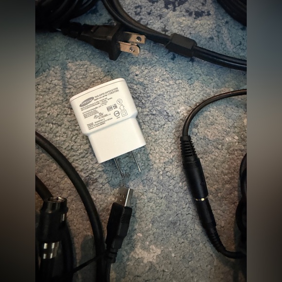 Assorted Electronic Cables Bundle - Picture 5 of 13